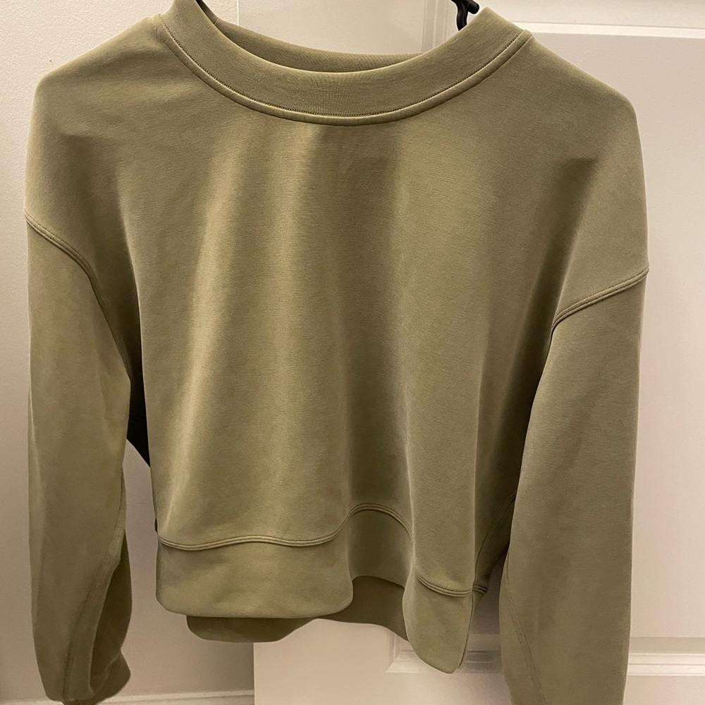 Lululemon perfectly oversized cropped crew. Bronzed green. Size 2 - Picture 3 of 4